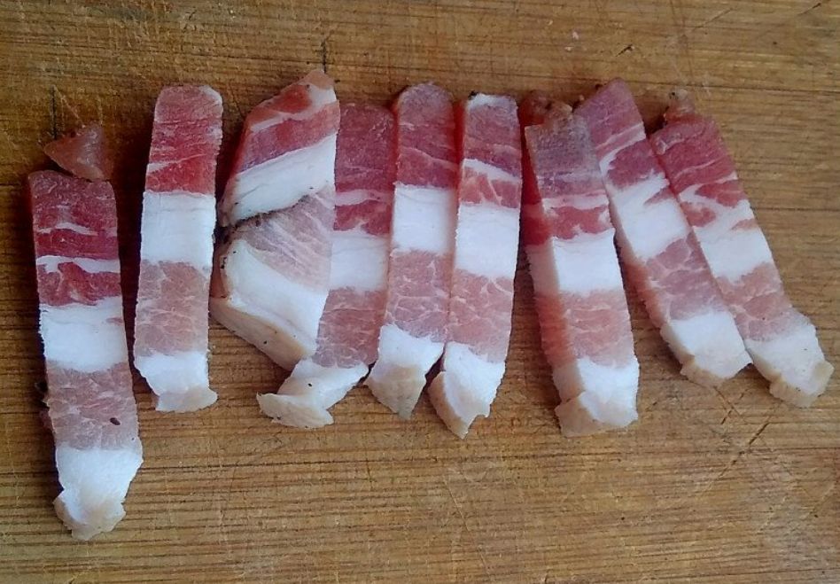 Сало в необычном рассоле: простой способ сохранить вкус и аромат