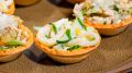Праздничный салат с кальмарами в тарталетках: легкость и вкус в каждом укусе
