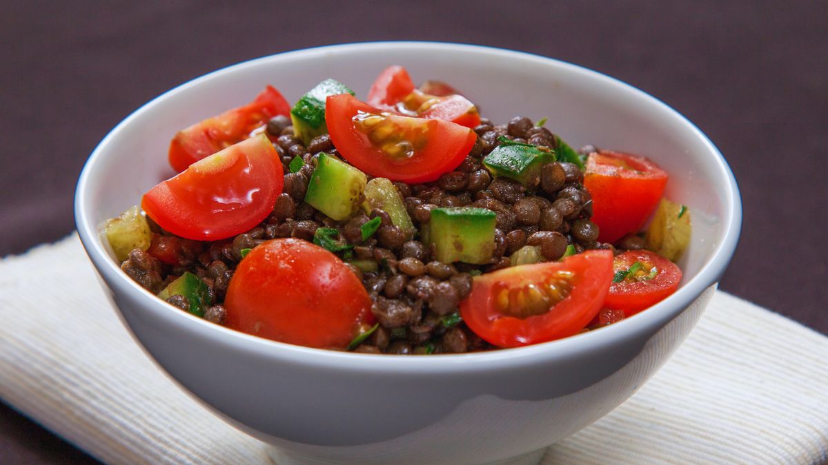 Забудьте о мясе: удивительные салаты с чечевицей, которые вам понравятся