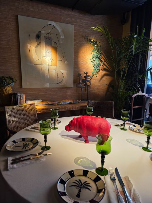 Необычный ресторан El Pimpi: чем он привлекает и удивляет?