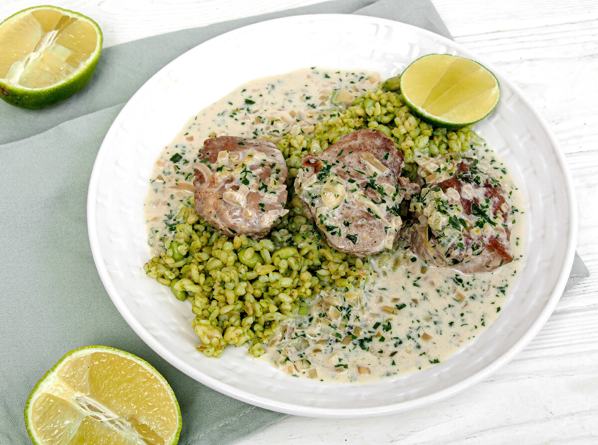 Соблазнительное блюдо: булгур с медальонами свинины и эдамаме