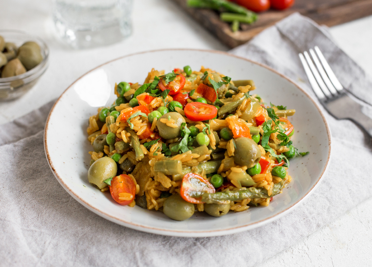 Овощная паэлья: восхитительное блюдо для вегетарианцев, которое стоит попробовать