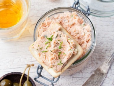 Тартар из лосося: легкая закуска для ценителей свежести и вкуса