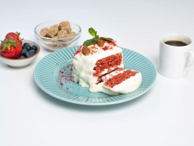 Нежный торт "Красный бархат" в форме сердца