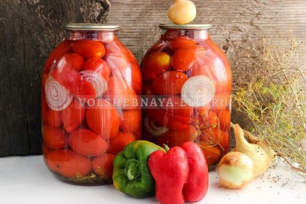 Как сохранить вкусы лета: помидоры с луком и перцем на зиму