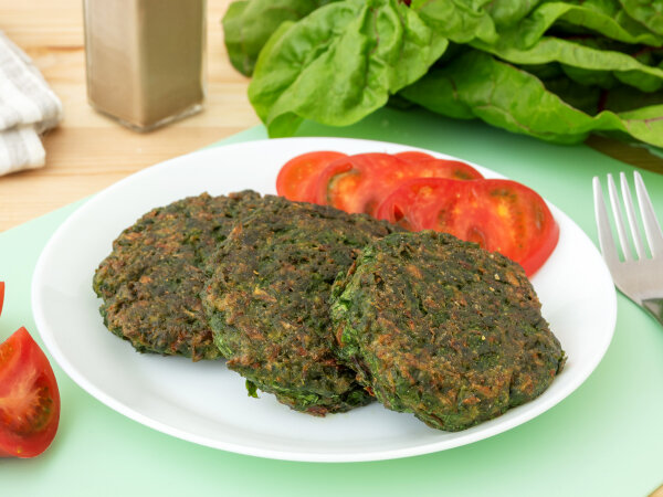 Почему не стоит выбрасывать свекольную ботву? Готовим восхитительные котлеты