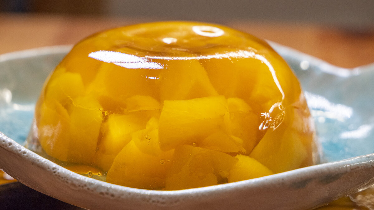 Летнее наслаждение: яркое персиковое желе за считанные минуты