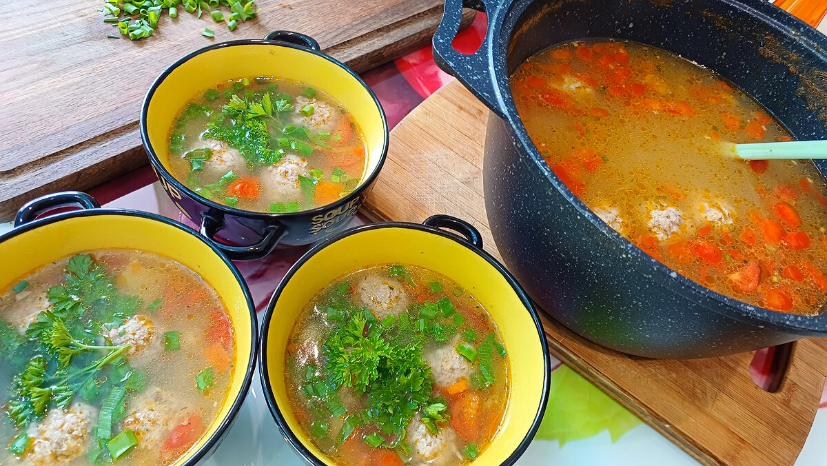 Суп 'Алфавит' с фрикадельками: идеальный обед для всей семьи