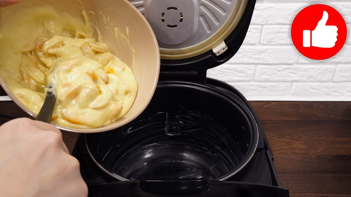 Нежная шарлотка с абрикосами в мультиварке: простое удовольствие к чаю