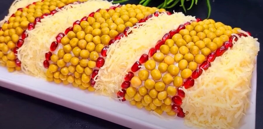 Вкуснейший куриный салат, который должен быть на вашем новогоднем столе