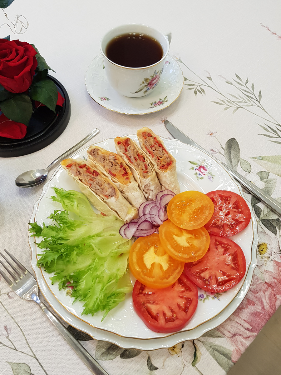 Лаваш с говядиной, сыром и маринованным перцем