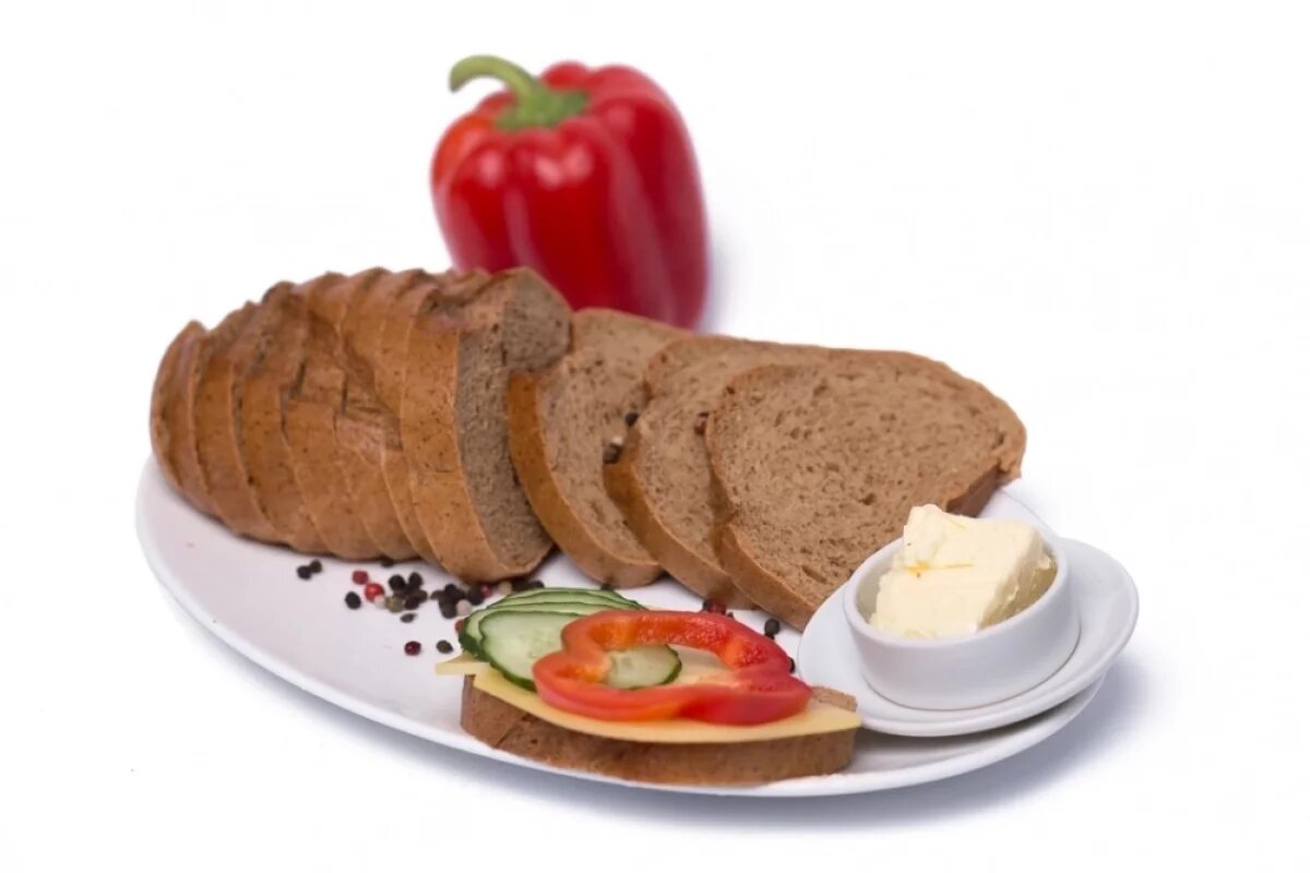 Хлеб с маслом: какой бутерброд на самом деле полезнее?