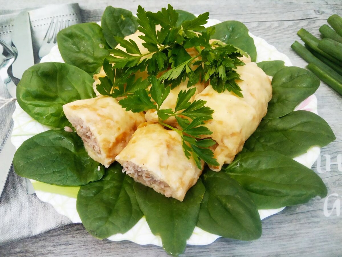 Вкусные сырные блинчики с сосисочной начинкой: быстро и просто