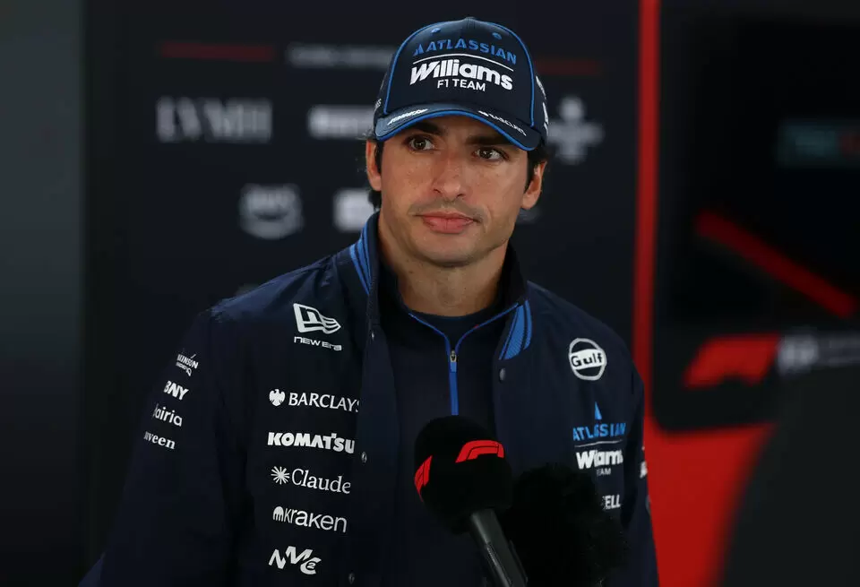 Карлос Сайнс о ситуации на Ближнем Востоке: Гонки должны вернуться как можно скорее