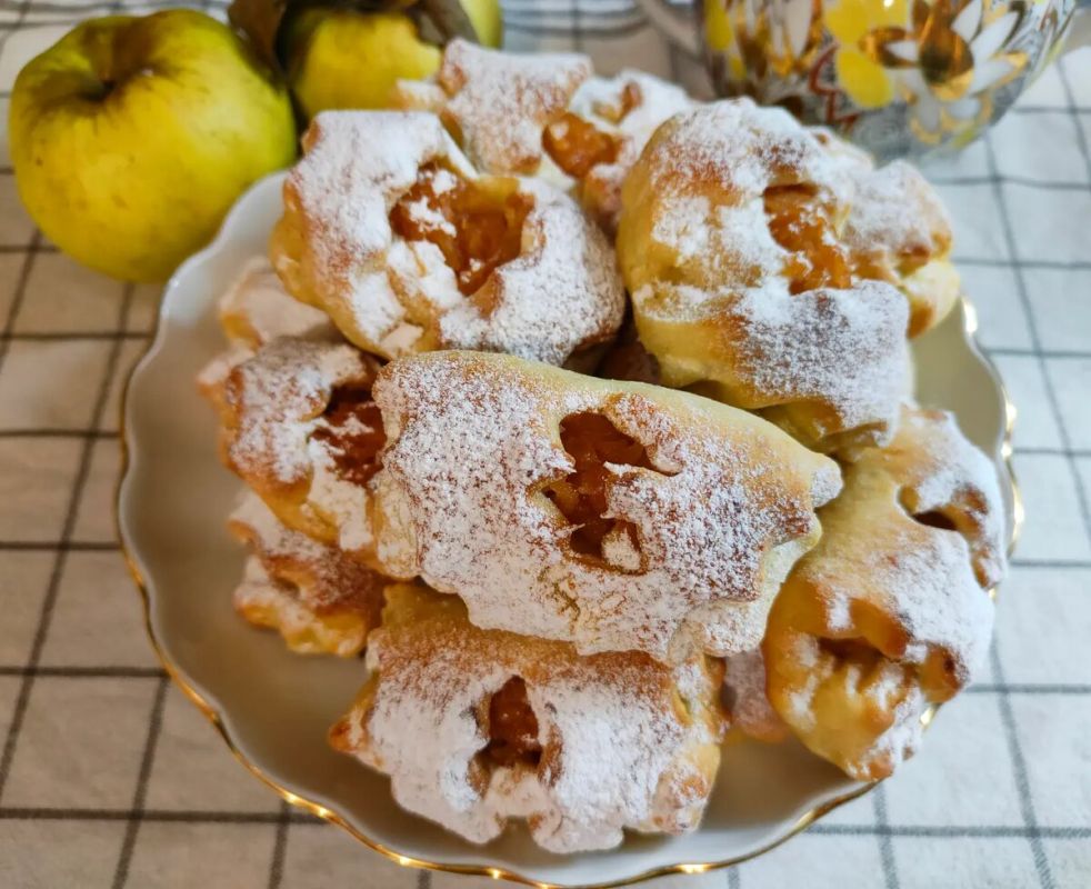 Творожные пирожки с яблоками: сладкая гармония вкусов