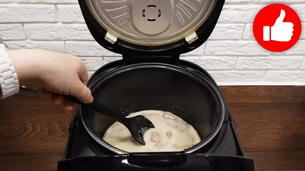 Как вкусно приготовить свинину в сметане в мультиварке