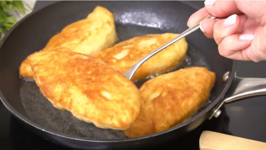 Легкие и вкусные пирожки: секрет простого теста без замешивания