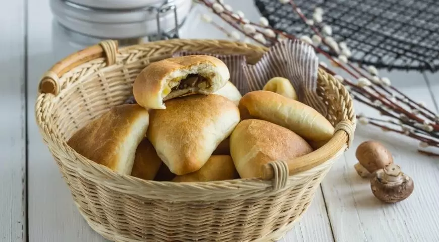 Нескучные постные пирожки: вкус и простота с картошкой и грибами