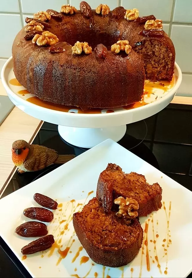 Необычный постный пирог с финиками и орехами: вкус без сахара