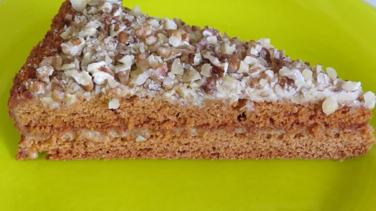 Вкусный постный медовик: торт для веганов без яиц и молока