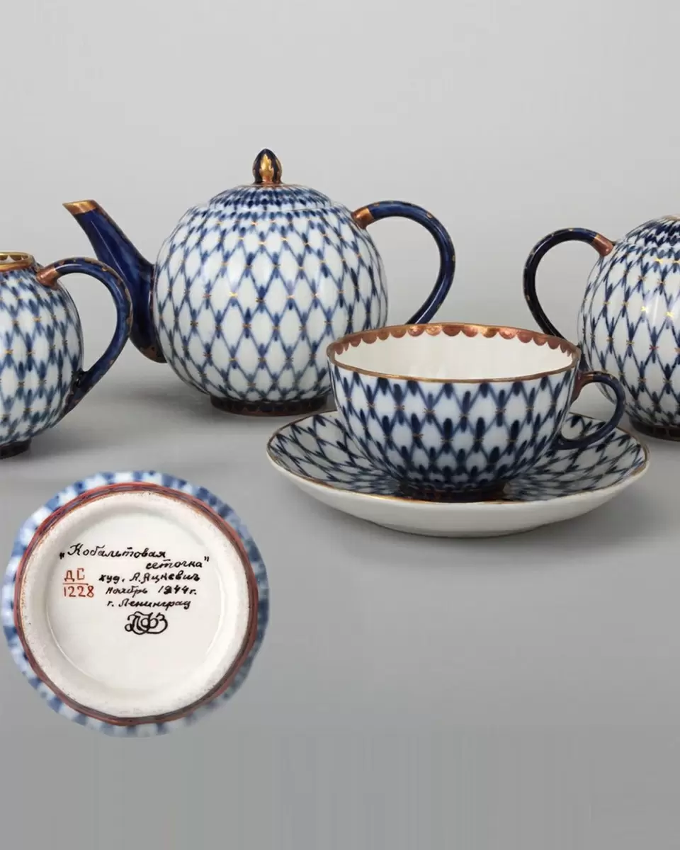 Сложный путь «Кобальтовой сеточки»: от создания до всемирного признания