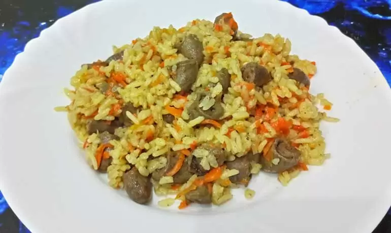 Ароматные куриные сердечки с рисом: простой и вкусный рецепт на каждый день