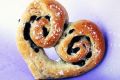 Очаровательные сердечки: булочки с корицей и джемом для душевного чаепития