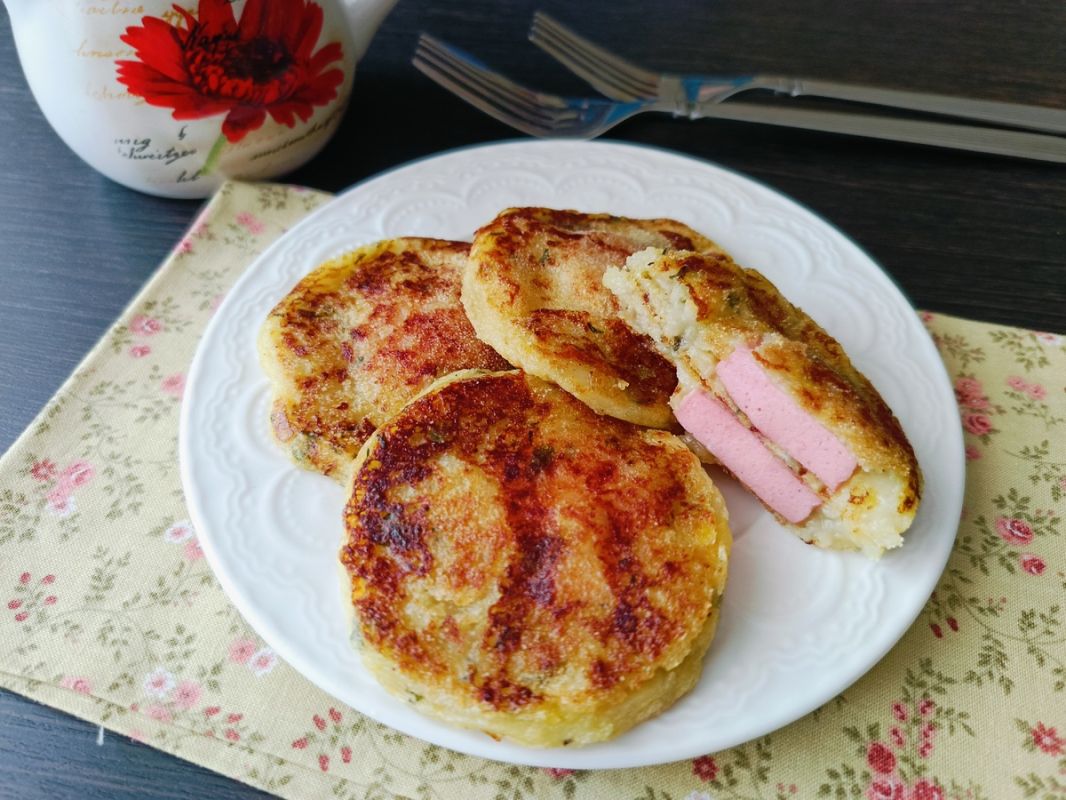 Идеальный завтрак: картофельные зразы с сардельками за полчаса